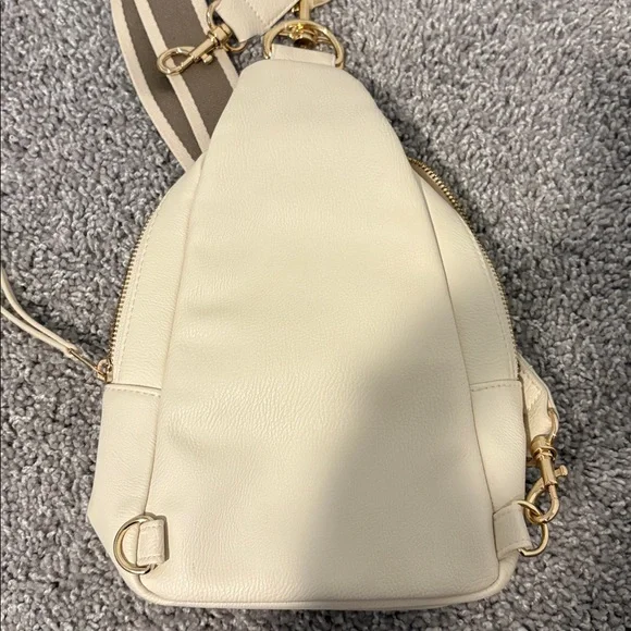 Universal Thread Crossbody Bag - Picture 4 of 7